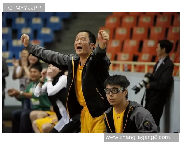 足球球星石头摆件艺术品打造独特运动魅力，完美呈现球场风采与激情