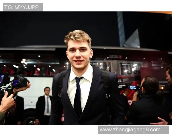 长得皮肤非常白皙的足球明星有哪些他们的颜值与球技同样吸引人